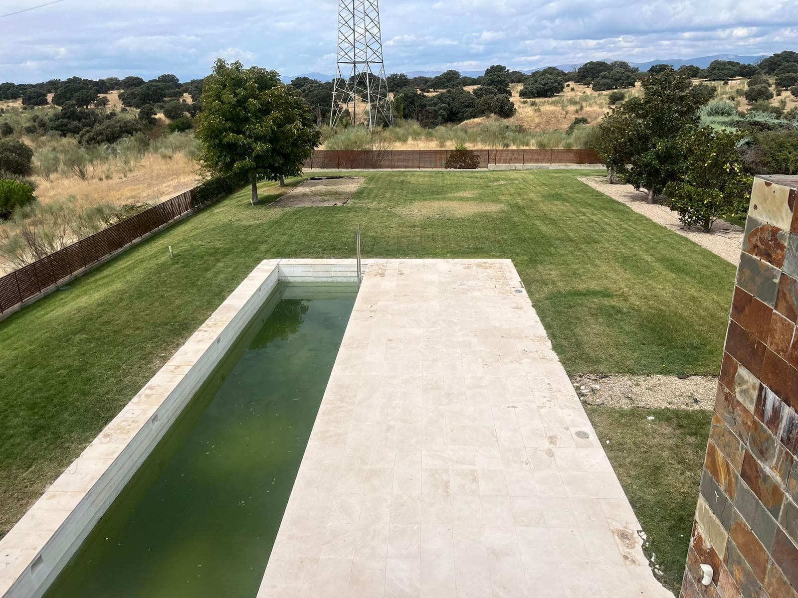 Jardín y piscina de lujo Madrid Noroeste